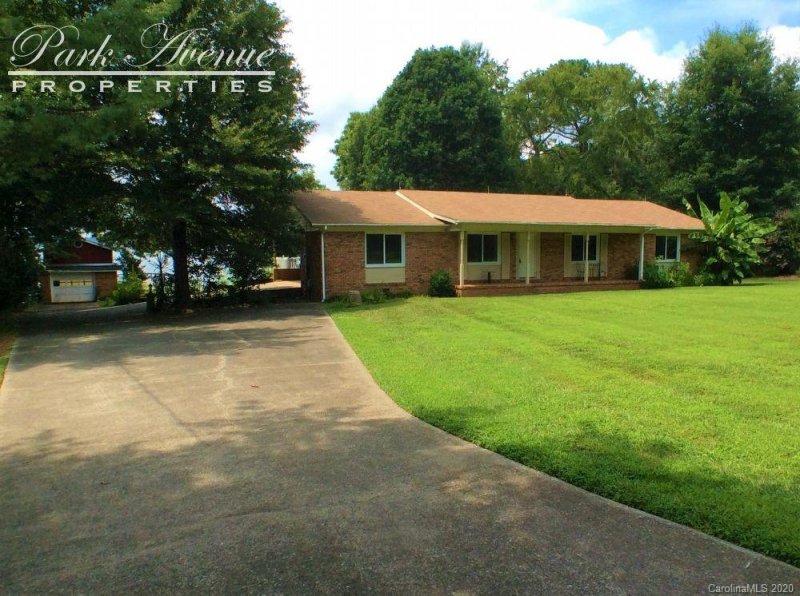 Property image 2 at 256 Lakeshore Drive, Mooresville, NC 28117