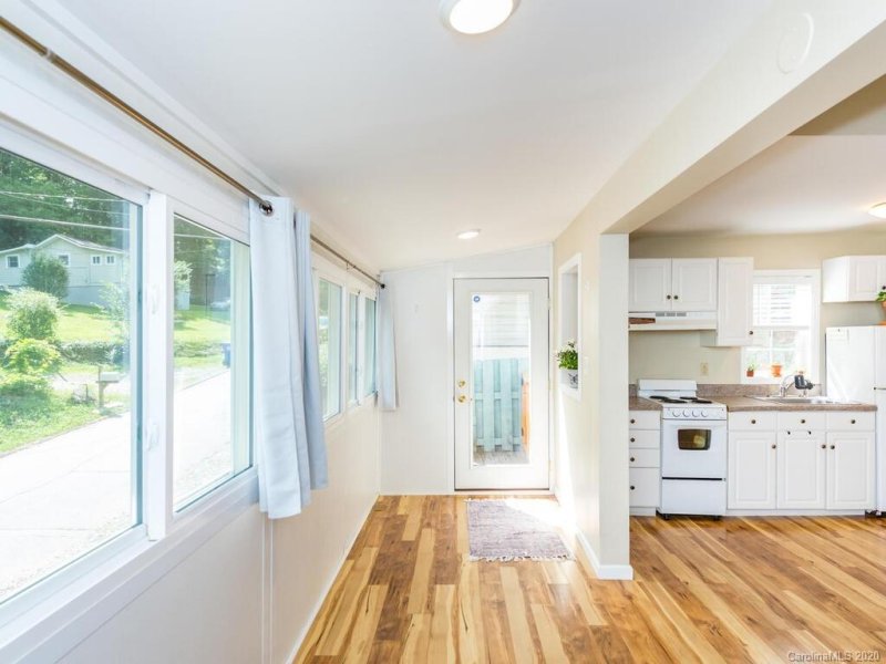 Property image 3 at 24 Rhododendron Drive, Asheville, NC 28805