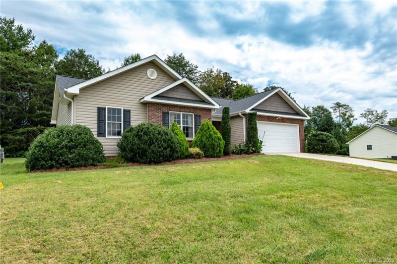 Property image 2 at 9011 Mccray Farms Drive, Hickory, NC 28601