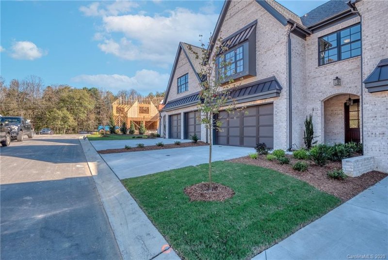 Property image 2 at 312 Audrey Place, Charlotte, NC 28226