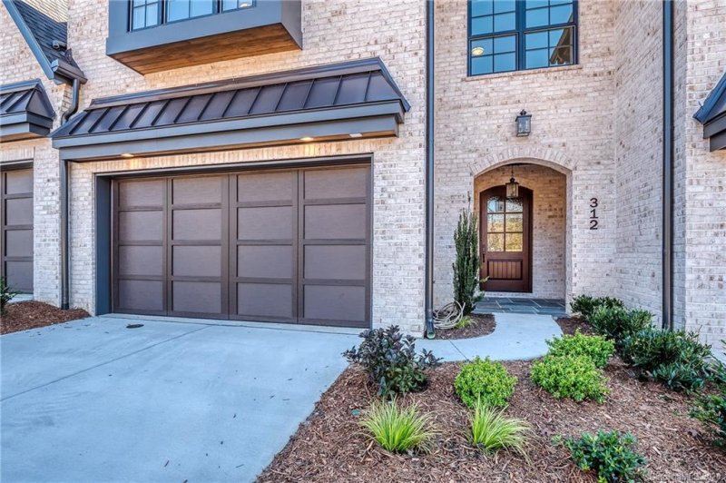 Property image 3 at 312 Audrey Place, Charlotte, NC 28226