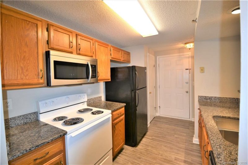 Property image 4 at 1614 Arlyn Circle, Charlotte, NC 28213