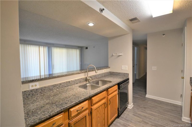 Property image 5 at 1614 Arlyn Circle, Charlotte, NC 28213