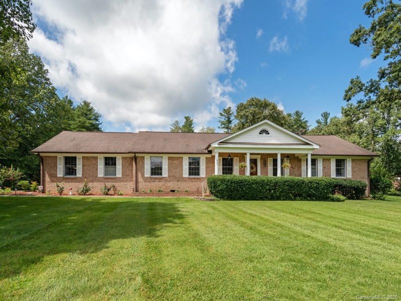 Property image 2 at 505 Crooked Creek Road, Hendersonville, NC 28739