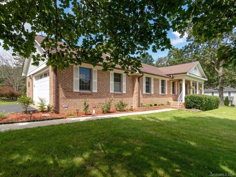 Property image 3 at 505 Crooked Creek Road, Hendersonville, NC 28739