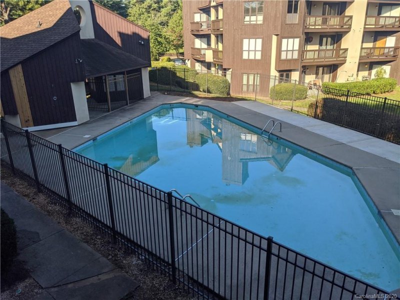 Property image 3 at 8125 Cedar Glen Drive, Charlotte, NC 28212