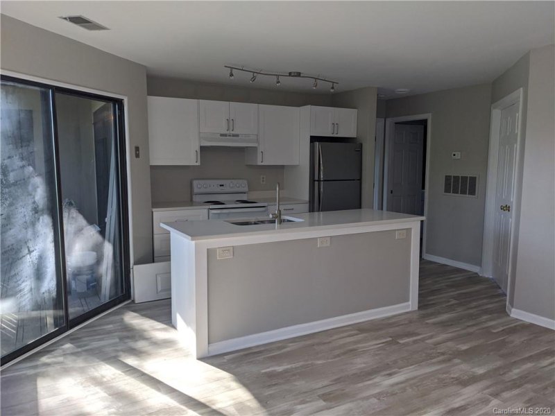 Property image 5 at 8125 Cedar Glen Drive, Charlotte, NC 28212