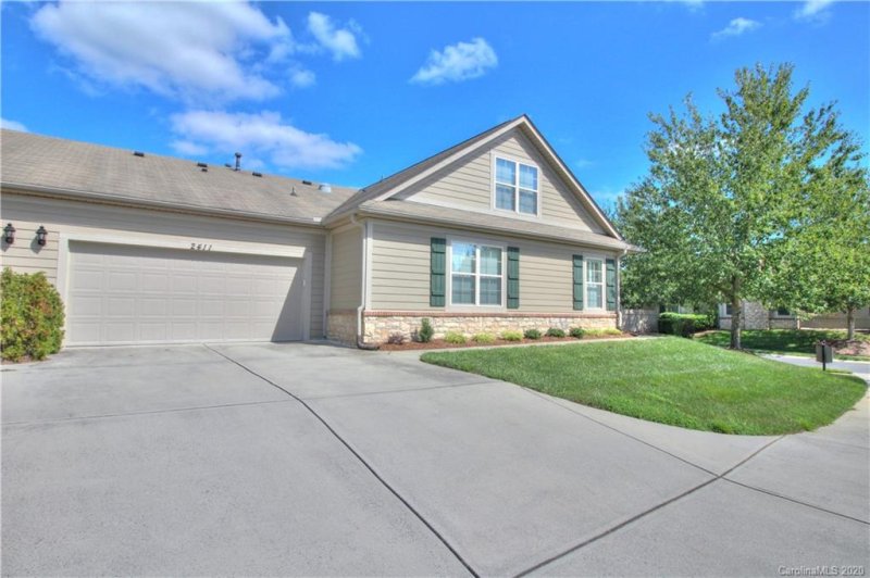 Property image 3 at 2411 Coltsview Lane, Matthews, NC 28105