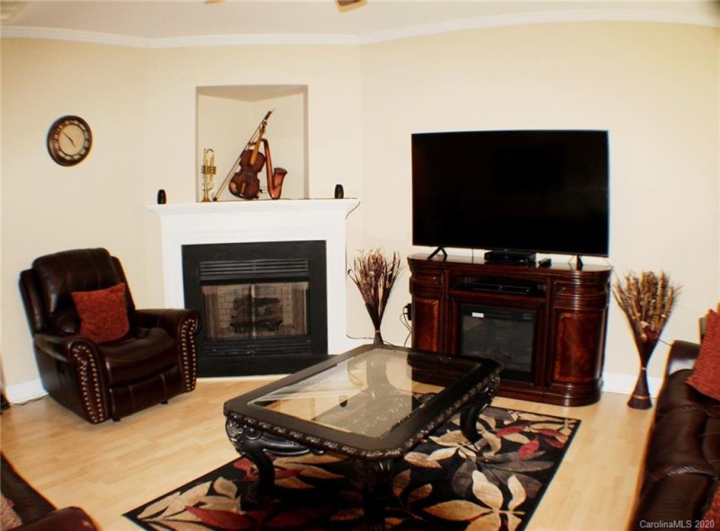 Property image 2 at 2405 Ryerson Court, Charlotte, NC 28213