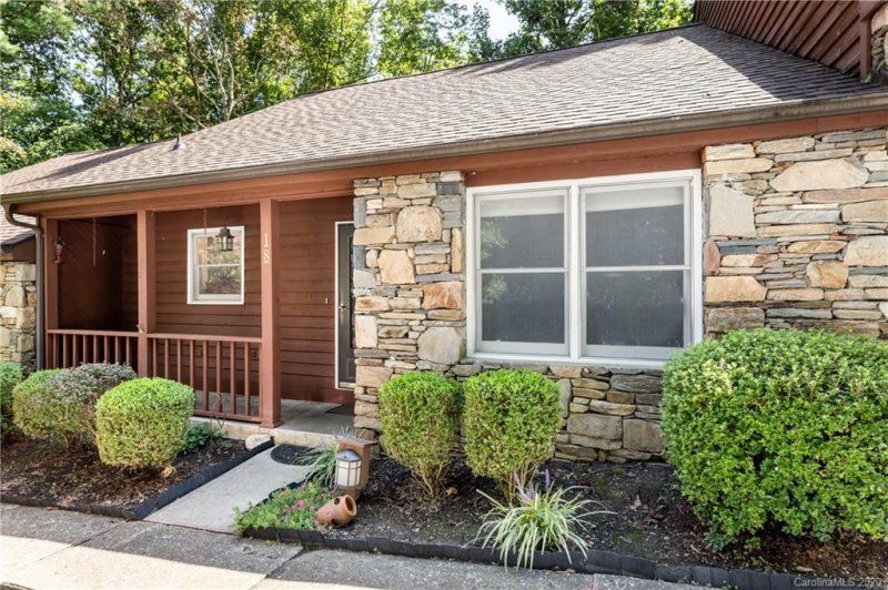 Property image 2 at 18 Pineoak Circle, Etowah, NC 28729