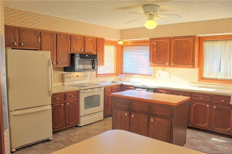 Property image 4 at 63 Hampshire Lane, Canton, NC 28716