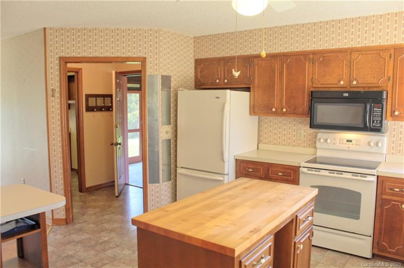 Property image 5 at 63 Hampshire Lane, Canton, NC 28716