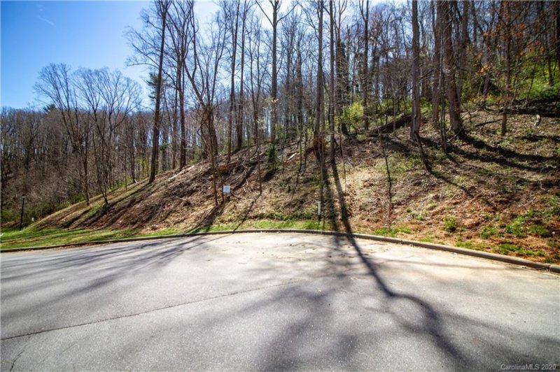 Property image 2 at 18 La Grange Drive, Asheville, NC 28805