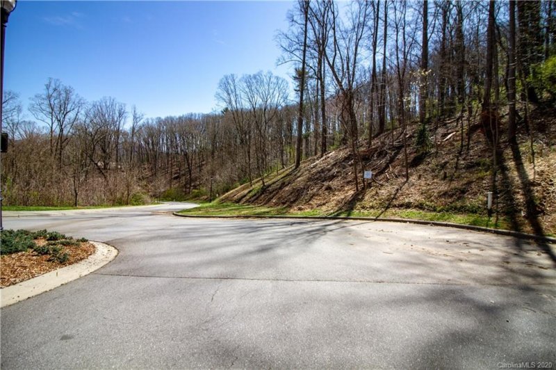 Property image 3 at 18 La Grange Drive, Asheville, NC 28805