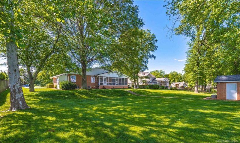 Property image 2 at 18214 Delray Drive, Cornelius, NC 28031