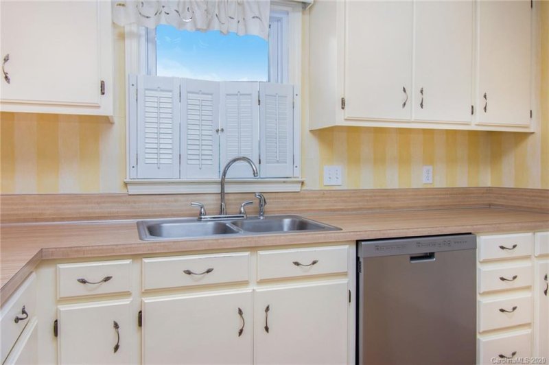 Property image 3 at 1422 Midlake Avenue, Kannapolis, NC 28083