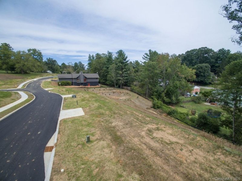 Property image 3 at 20 Malvern Walk, Asheville, NC 28806