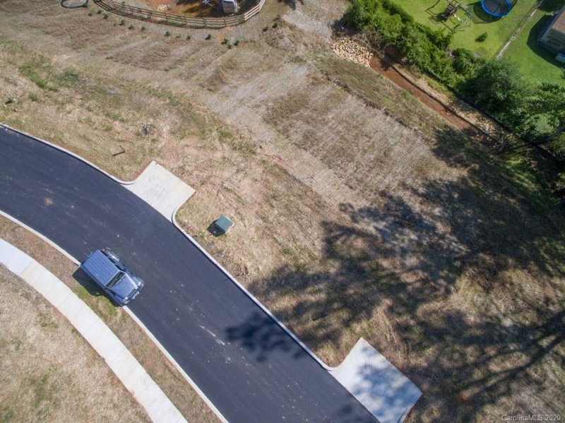 Property image 5 at 20 Malvern Walk, Asheville, NC 28806