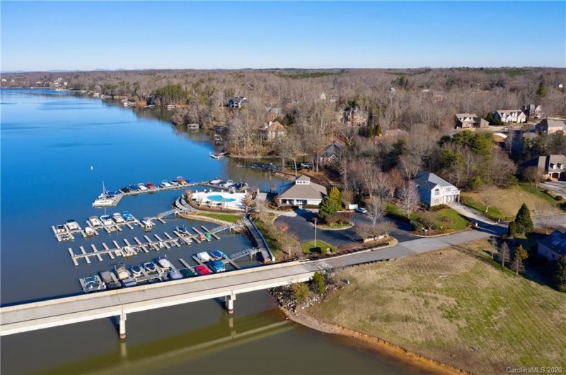 Property image 3 at 212 E Tattersall Drive, Statesville, NC 28677