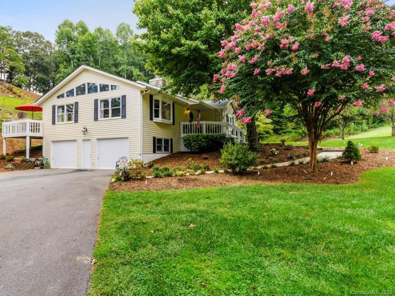 Property image 2 at 61 Oak Ridge Drive, Clyde, NC 28721