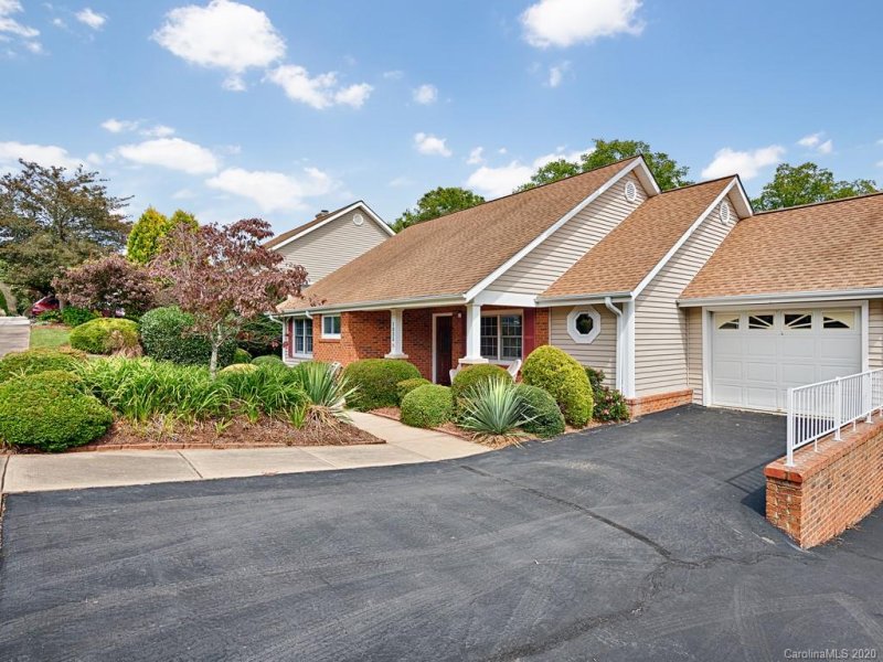 Property image 2 at 1023 Saddlebrook Drive, Hendersonville, NC 28739