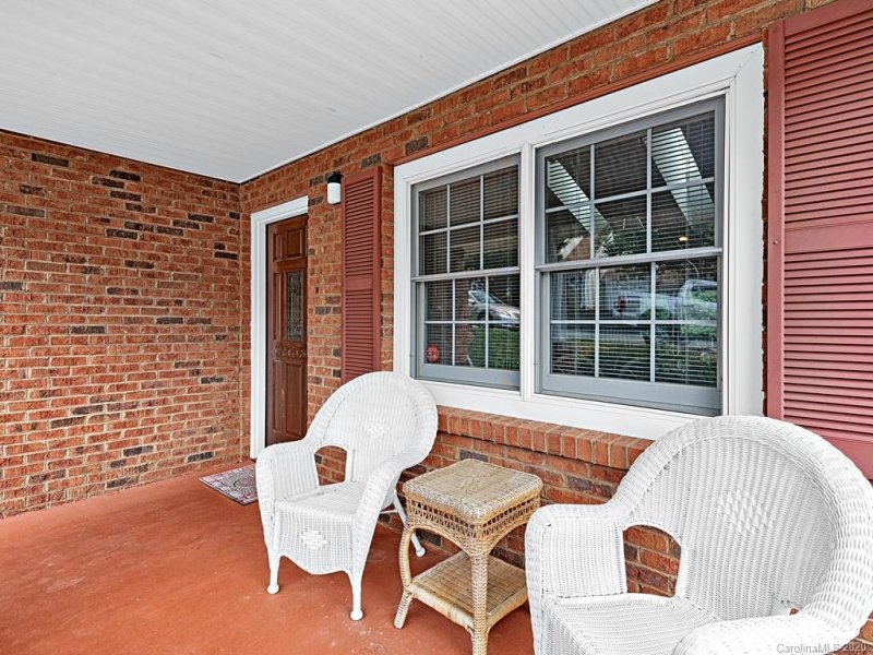 Property image 3 at 1023 Saddlebrook Drive, Hendersonville, NC 28739