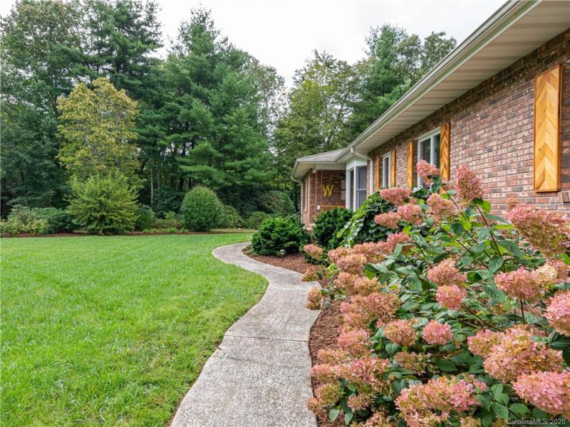 Property image 3 at 108 Radcliff Court, Hendersonville, NC 28739