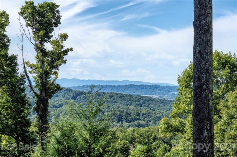 Property image 4 at 2 Stonecrest Drive, Asheville, NC 28803