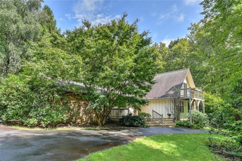 Property image 2 at 125 Woodhaven Drive, Hendersonville, NC 28739