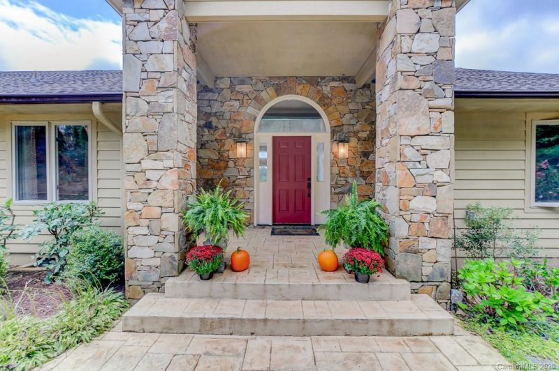 Property image 4 at 2012 Holly Tree Hill, Hendersonville, NC 28739