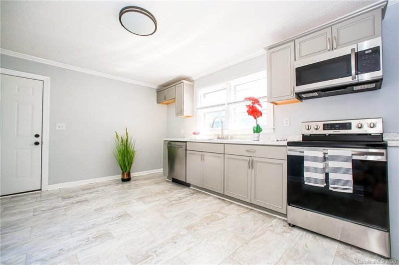 Property image 3 at 840 W Garrison Boulevard, Gastonia, NC 28052