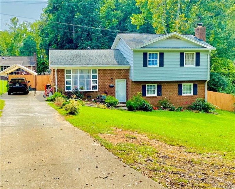 Property image 2 at 2423 Trinity Avenue, Gastonia, NC 28052