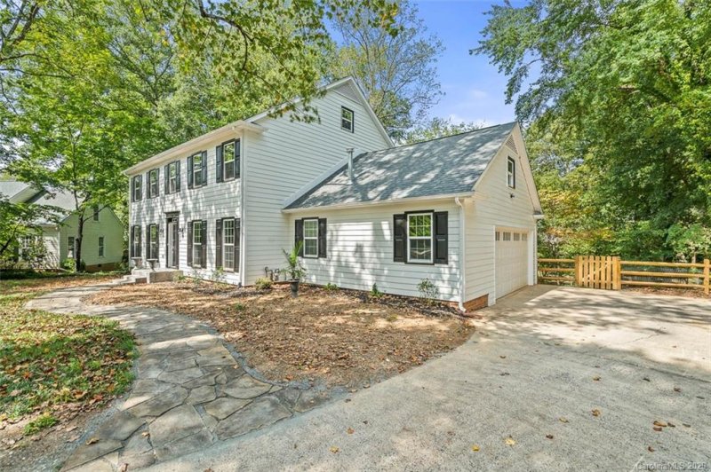 Property image 3 at 630 Robmont Road, Charlotte, NC 28270