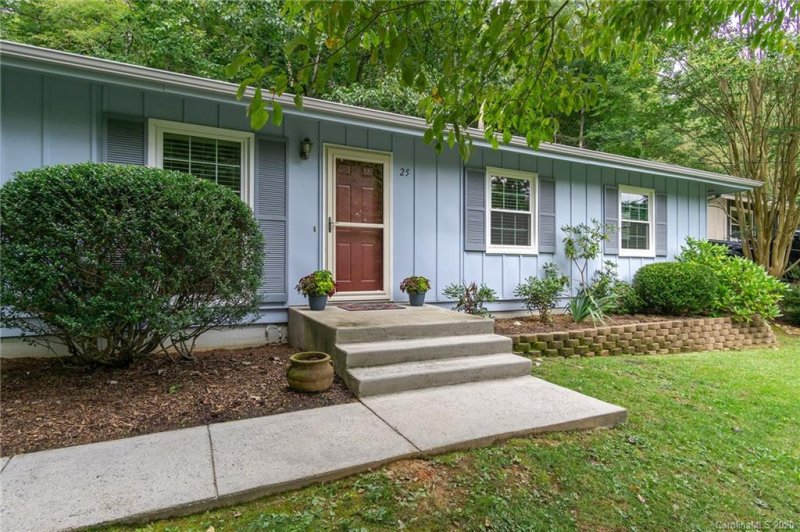 Property image 2 at 25 Hillview Circle, Asheville, NC 28805