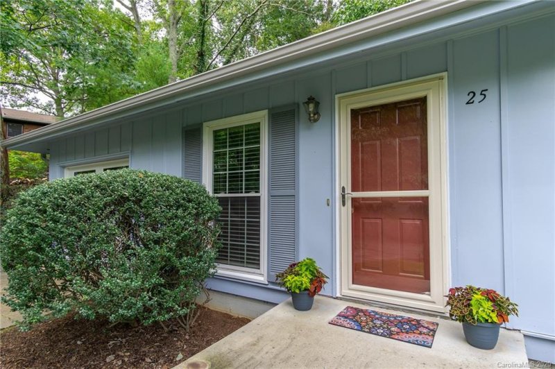 Property image 3 at 25 Hillview Circle, Asheville, NC 28805