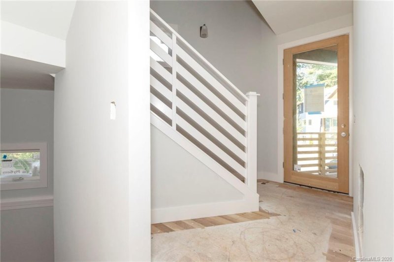 Property image 2 at 40 Mauricet Lane, Asheville, NC 28806