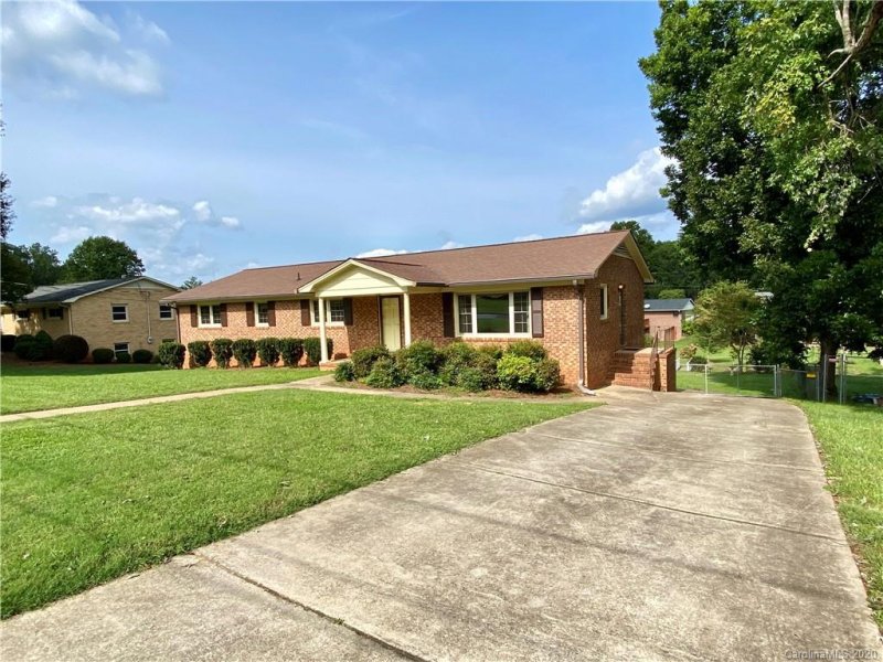 Property image 2 at 1220 Landsdowne Drive, Gastonia, NC 28054