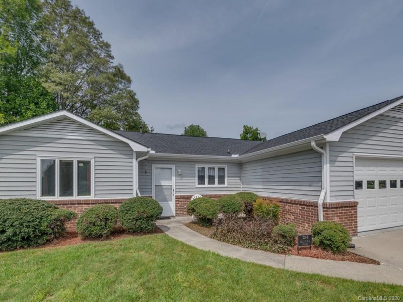 Property image 2 at 304 Dellford Court, Hendersonville, NC 28792