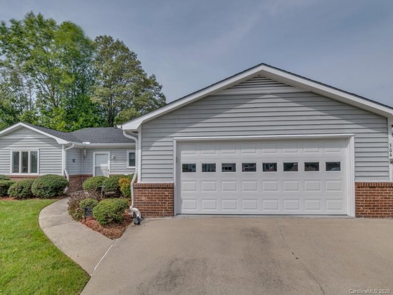 Property image 4 at 304 Dellford Court, Hendersonville, NC 28792