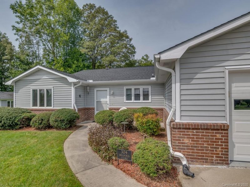 Property image 5 at 304 Dellford Court, Hendersonville, NC 28792