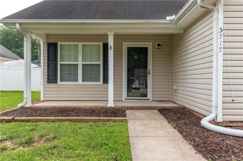 Property image 3 at 5717 Stone Bluff Court, Charlotte, NC 28214