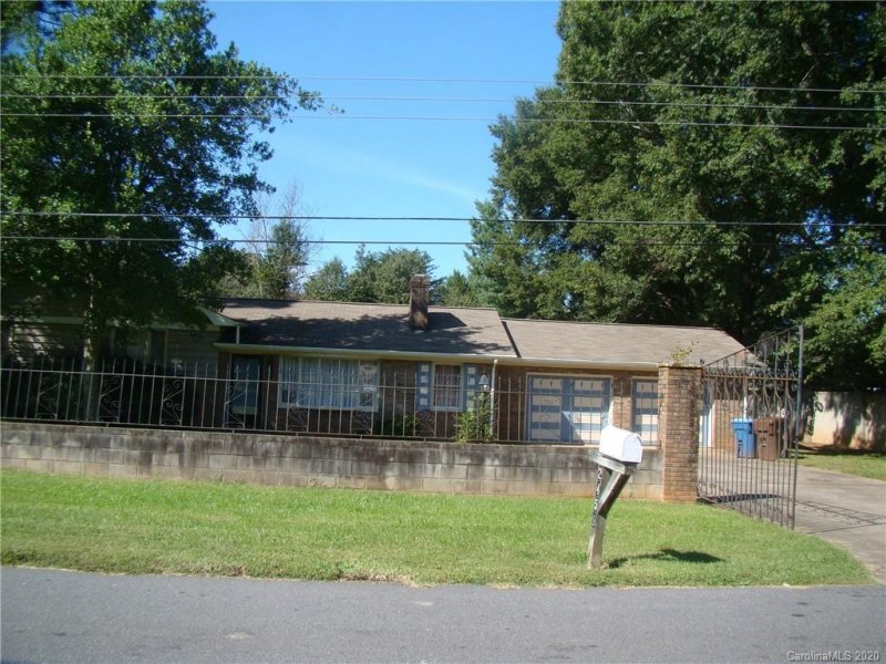 Property image 2 at 2459 Pinoak Drive, Hickory, NC 28602