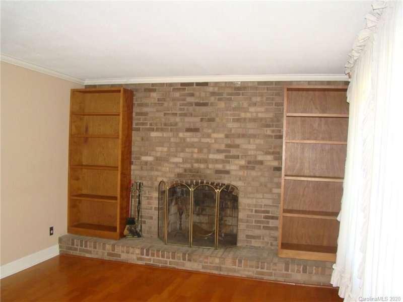 Property image 3 at 2459 Pinoak Drive, Hickory, NC 28602