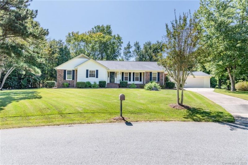 Property image 2 at 4306 Creemore Drive, Charlotte, NC 28213