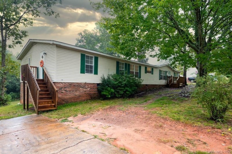 Property image 2 at 3376 Stony Brook Circle, Newton, NC 28658