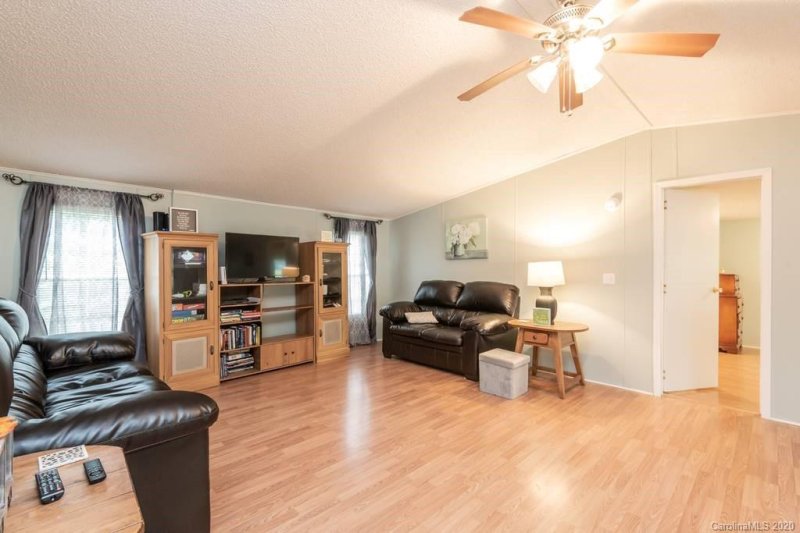 Property image 4 at 3376 Stony Brook Circle, Newton, NC 28658