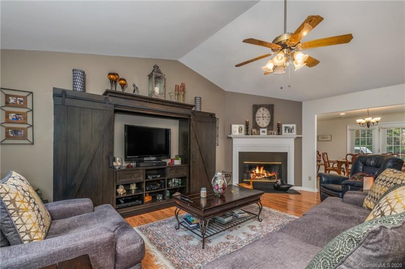 Property image 3 at 336 Fountain Trace Drive, Hendersonville, NC 28739