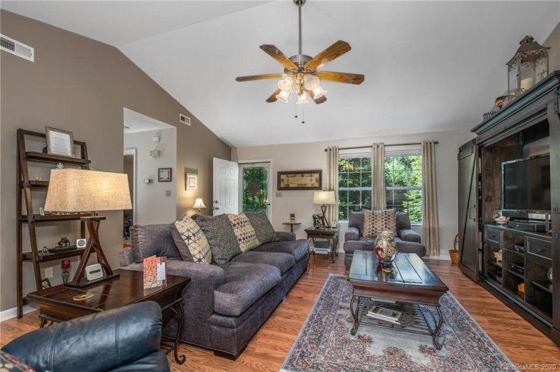 Property image 4 at 336 Fountain Trace Drive, Hendersonville, NC 28739