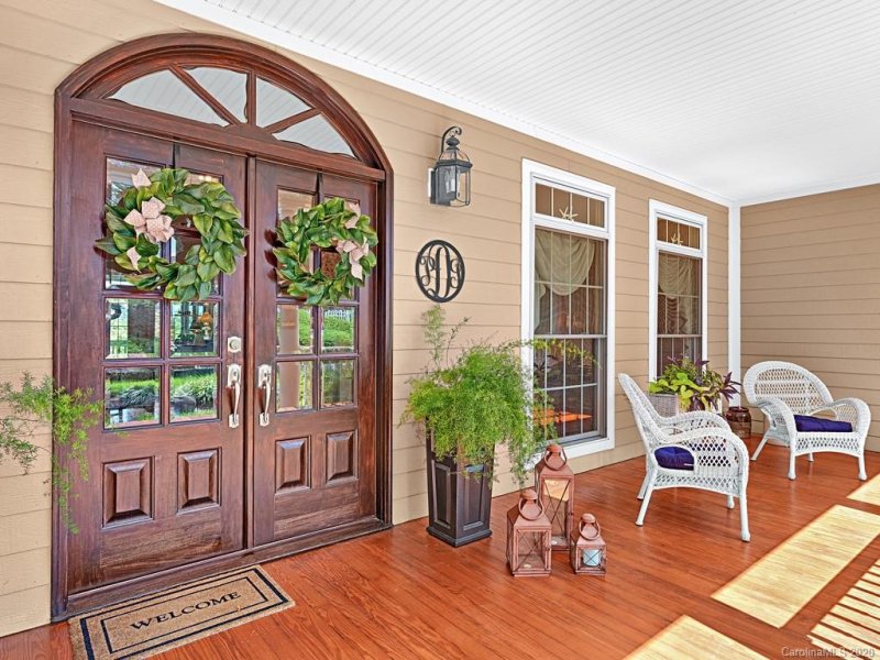 Property image 3 at 19 Thornapple Drive, Hendersonville, NC 28739