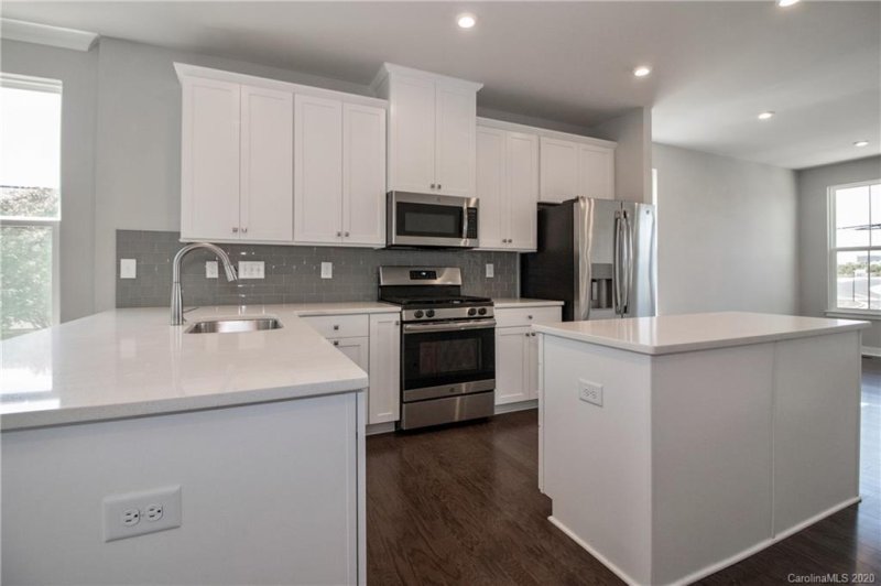 Property image 5 at 220 Parkwood Avenue, Charlotte, NC 28206